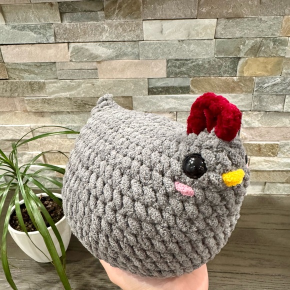Handmade crochet chicken - Picture 3 of 4